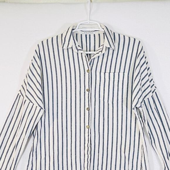 Urban Outfitters Button Down Shirt Womens Small White Gray Striped Embossed - Picture 3 of 11